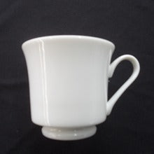 White Contemporary : 8 oz Cup